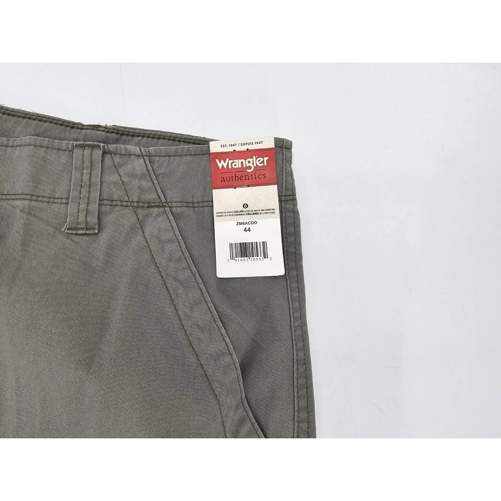 NWT Wrangle Authentics Shorts Men's Size 44‎ Cargo Pockets Outdoors Green